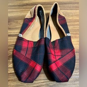 Women's Toms Classic Slip On Red Plaid With Corduroy Trim Size 7.5